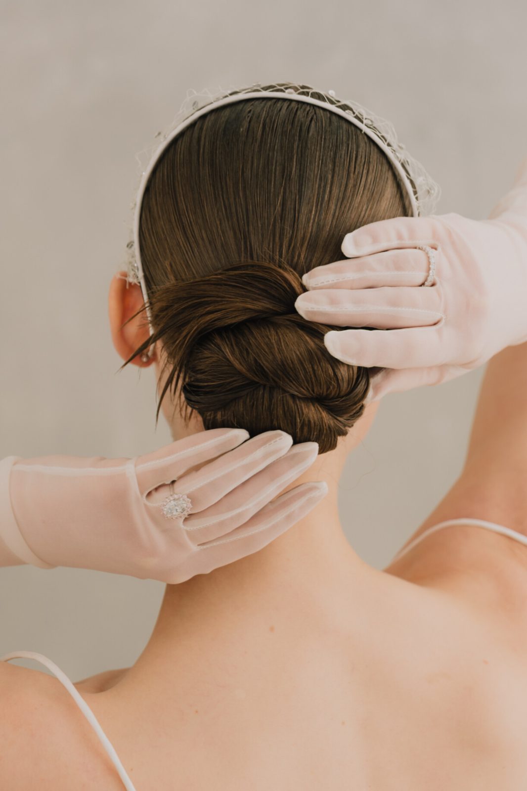 Dettaglio dell’acconciatura da sposa